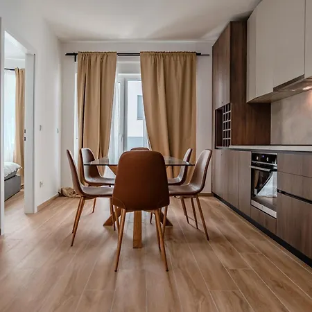 Fjaka-spacious Two Bedroom With Parking